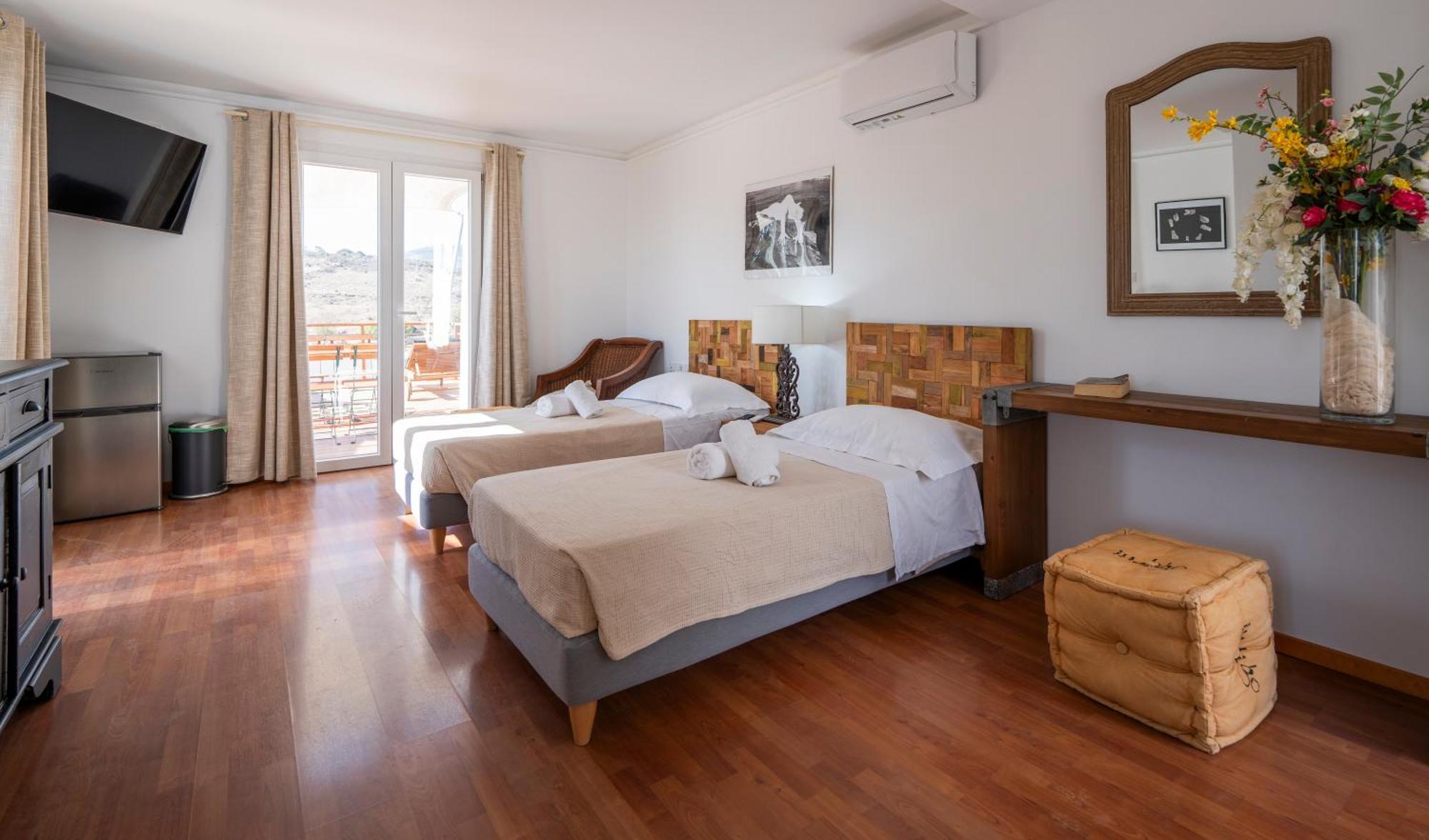 Syros Village Suites Vári Eksteriør bilde