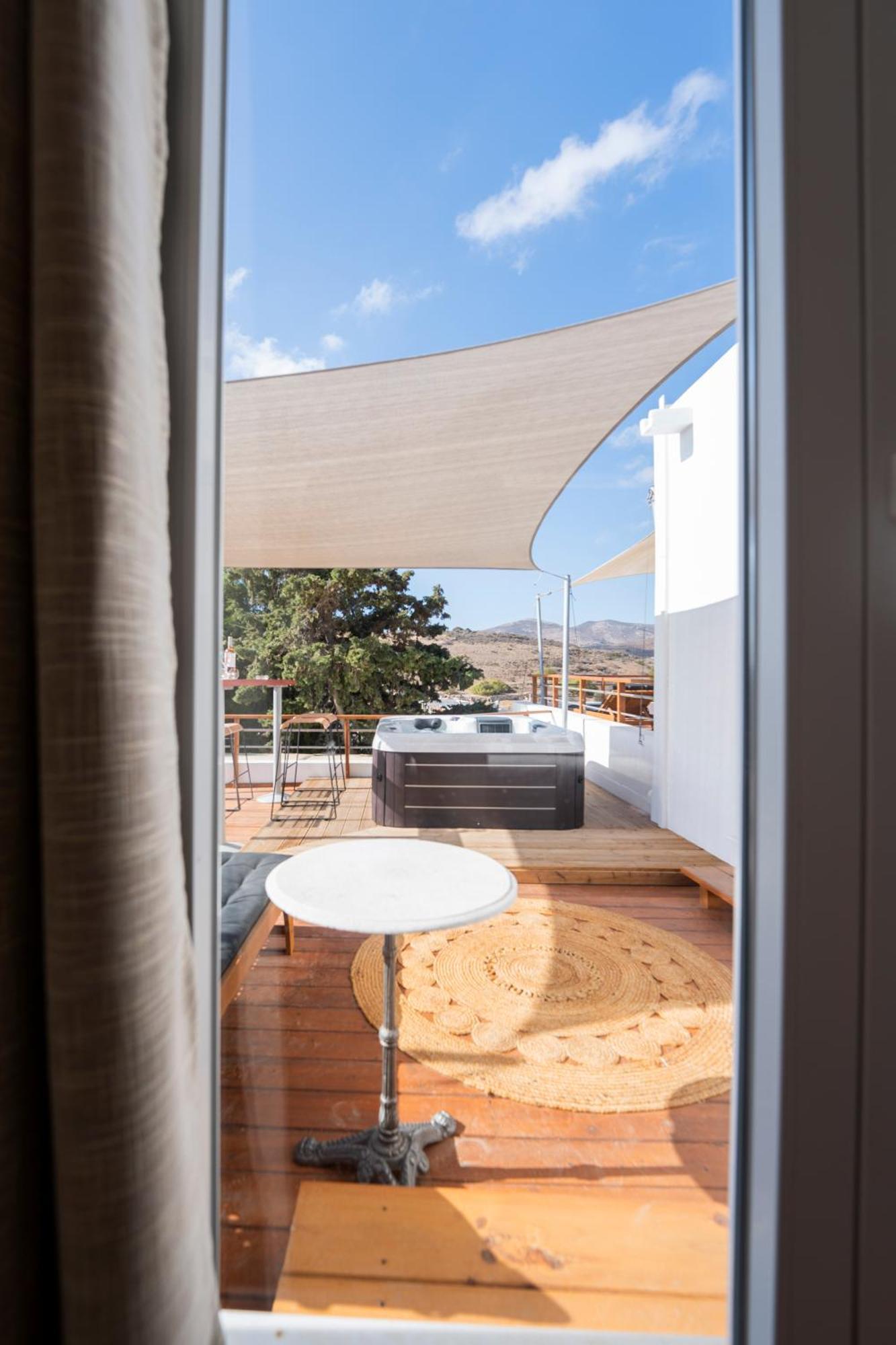 Syros Village Suites Vári Eksteriør bilde