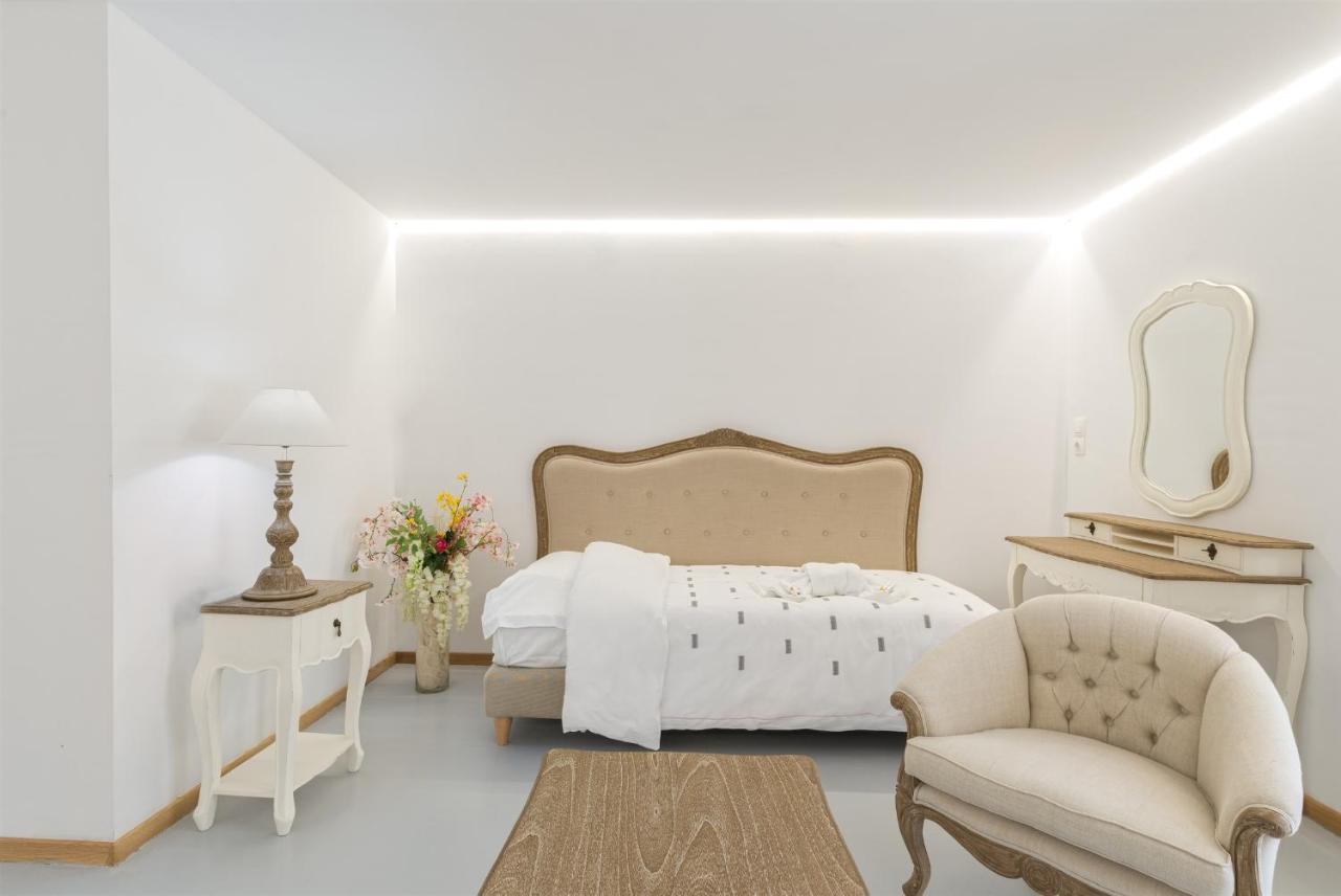 Syros Village Suites Vári Eksteriør bilde